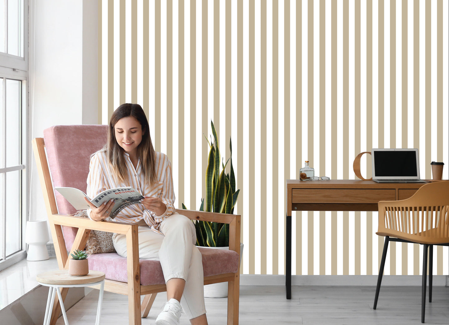 Wallpaper Classic Vertical Stripes