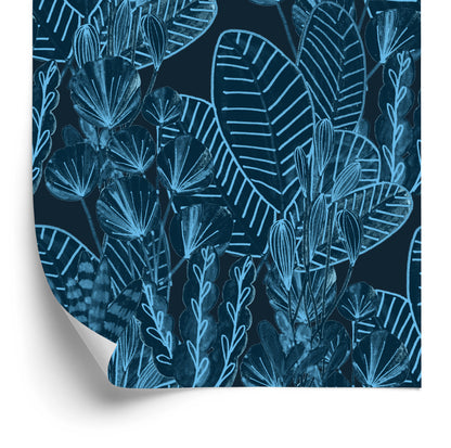 Wallpaper Tropical Leaves In Dark Colors