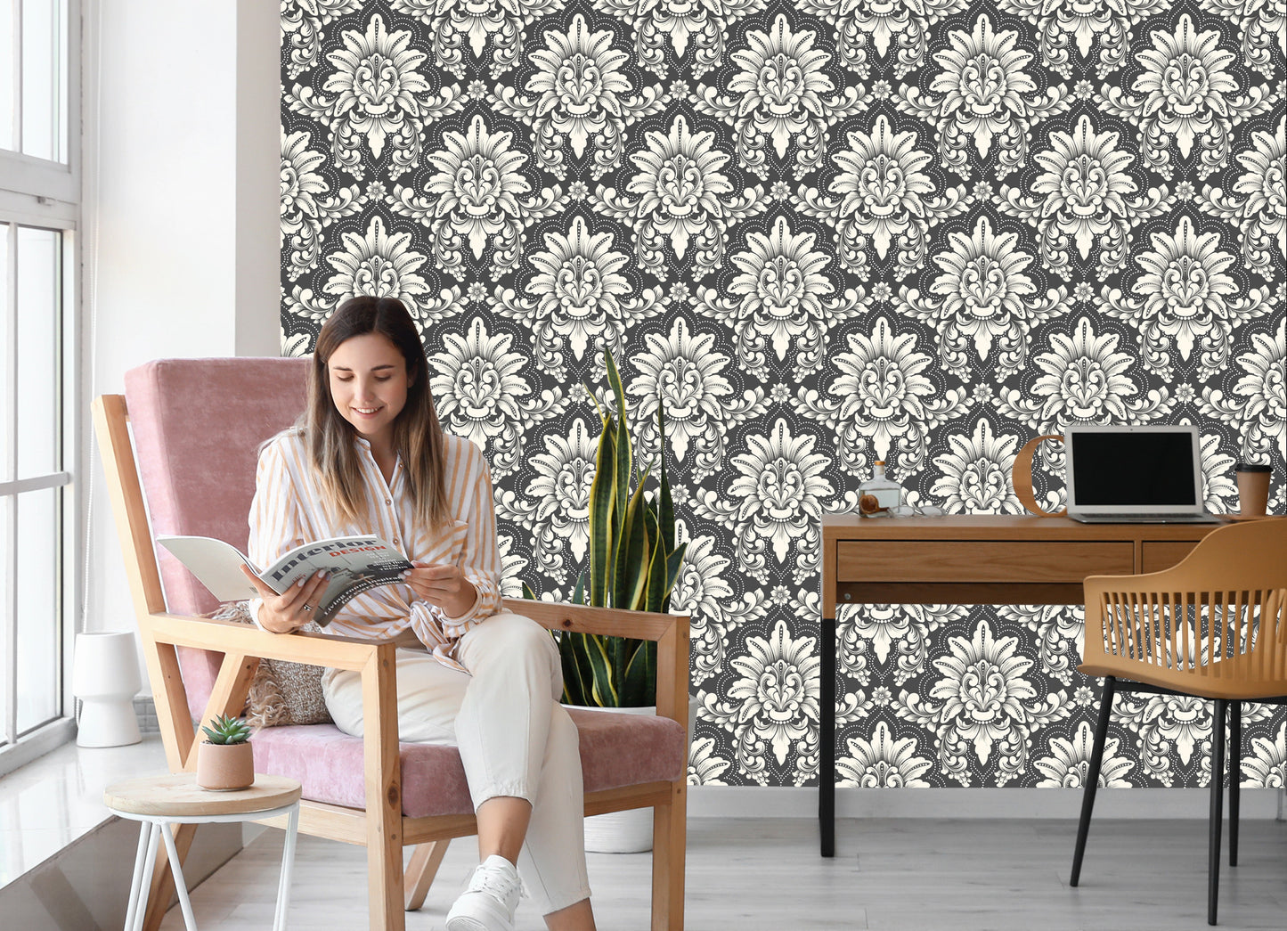 Wallpaper Classic Royal Ornaments