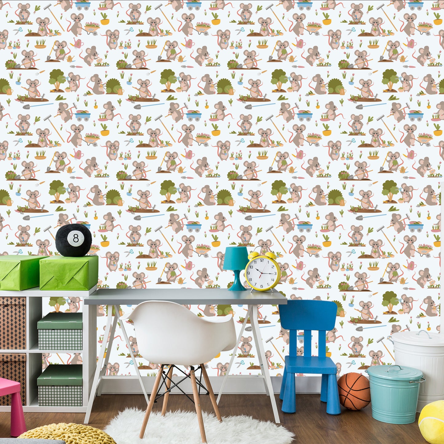 Wallpaper Busy Mice In The Garden