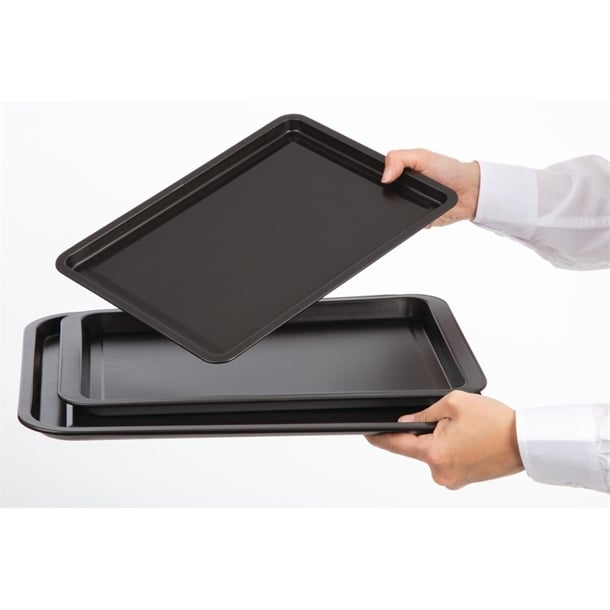 Nisbets Essentials Non Stick Baking Trays (3 Pack) dw097