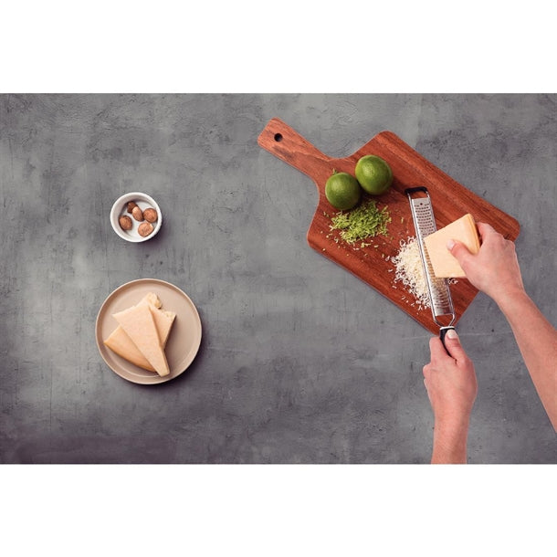 Tramontina Long Cheese Grater with Non-Slip Rubber Tip hy097