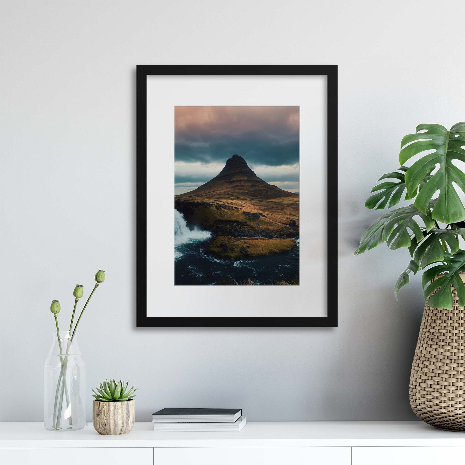 Kirkjufell, Iceland Framed Print - USTAD HOME